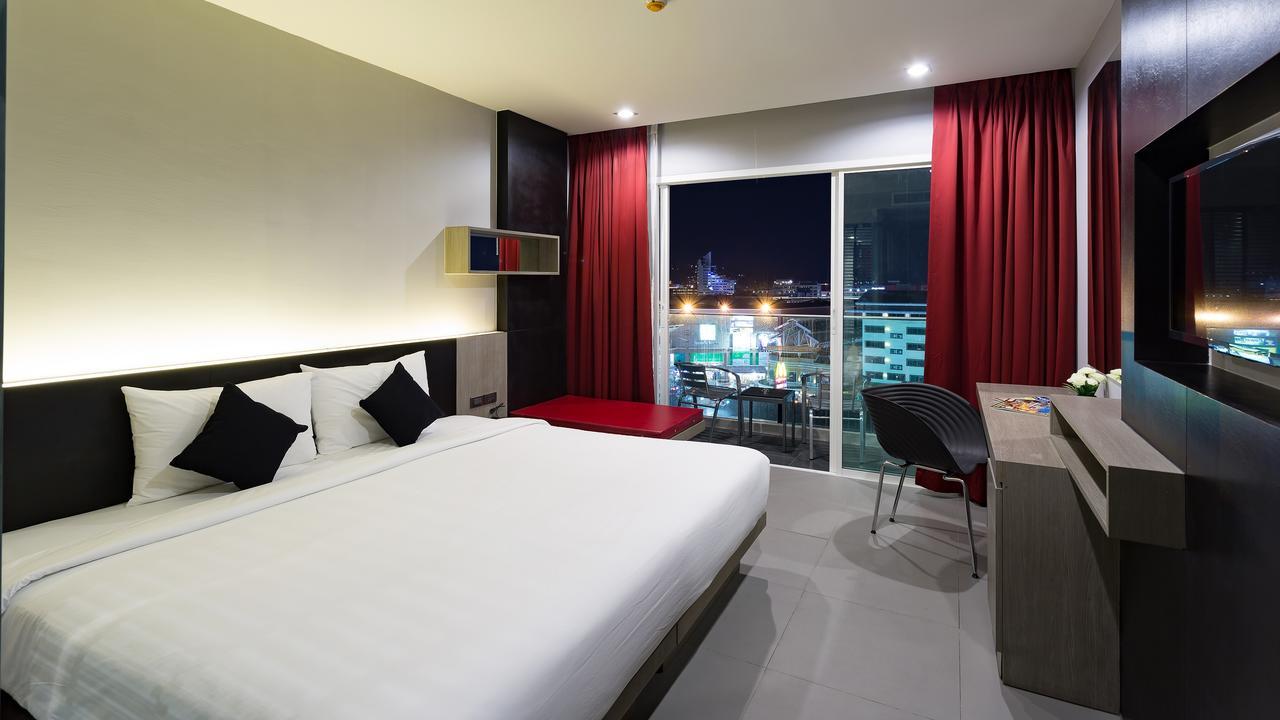 Neon Patong Hotel Extérieur photo